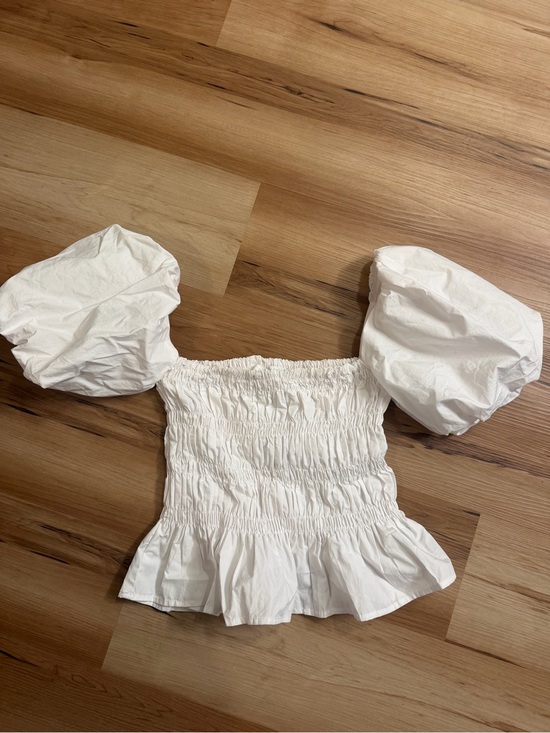 Astr Tops - Astr White Smocked Puff-Sleeve Crop Top